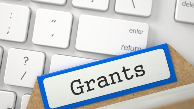 Three Grant Programs That Pay Cash for Expenses During Cancer Treatments
